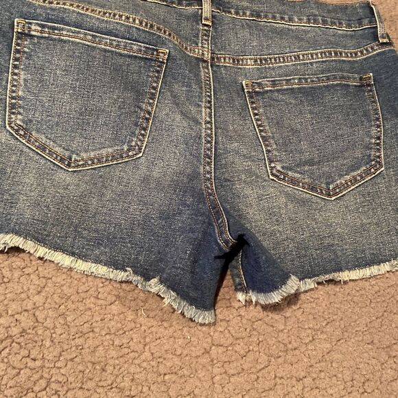 Old Navy Semi Fitted Cut Off Jean Shorts Size 10 - Picture 9 of 9